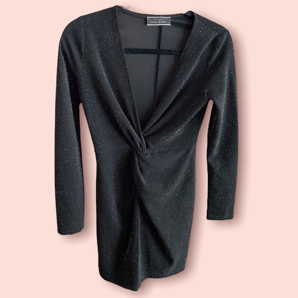 Holiday Party Dress! ✨✨Long sleeve sparkle black mini dress 🖤🖤
